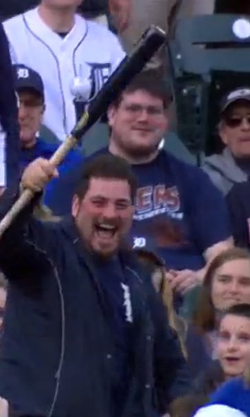 Miguel Cabrera loses bat in the stands, Tigers fan gives it back